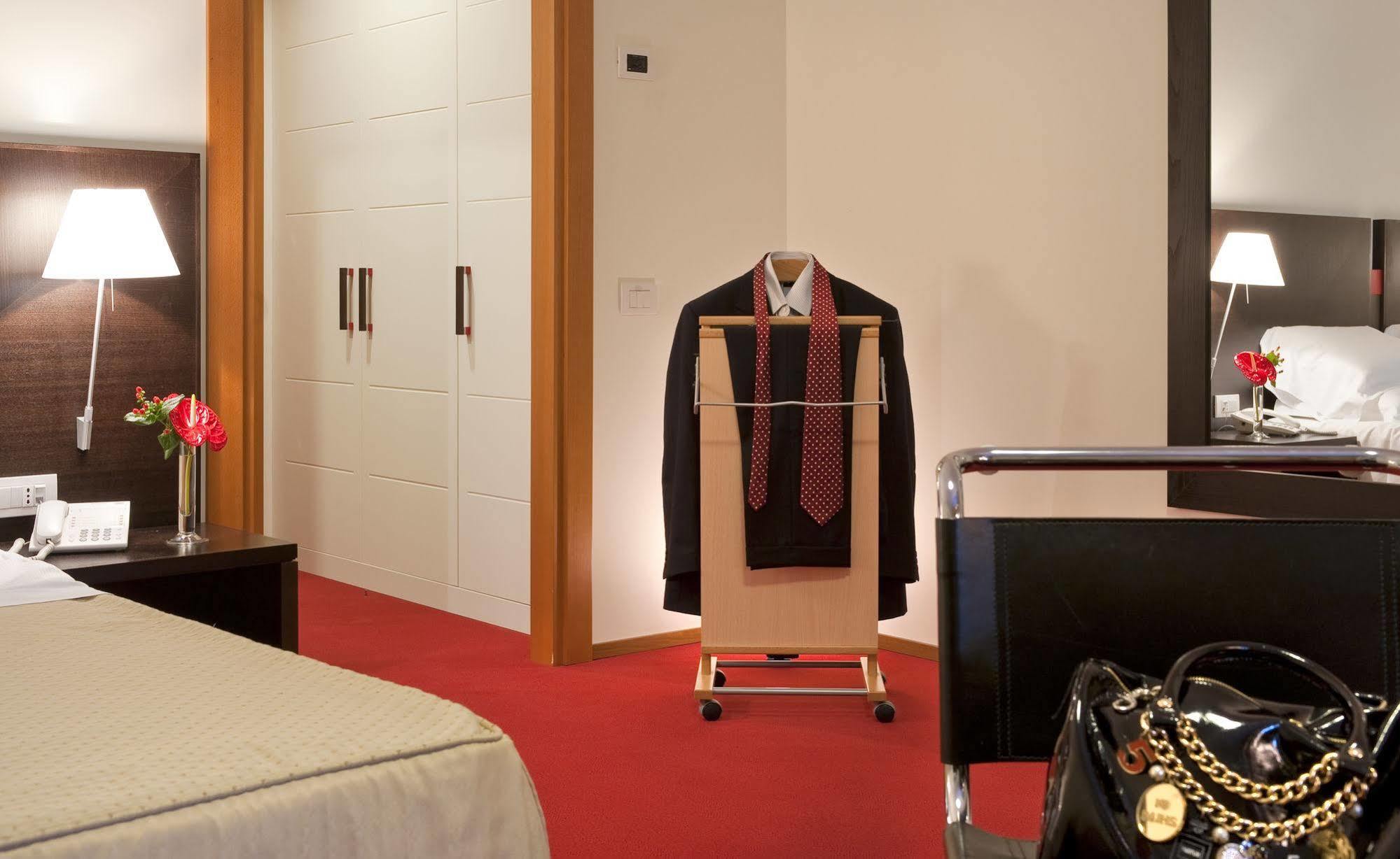 Park Hotel Centro Congressi بوتنزا المظهر الخارجي الصورة